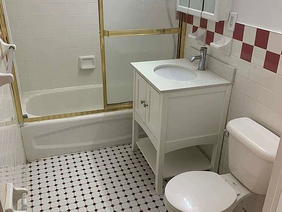 4th image of 118 Avenue C #R1