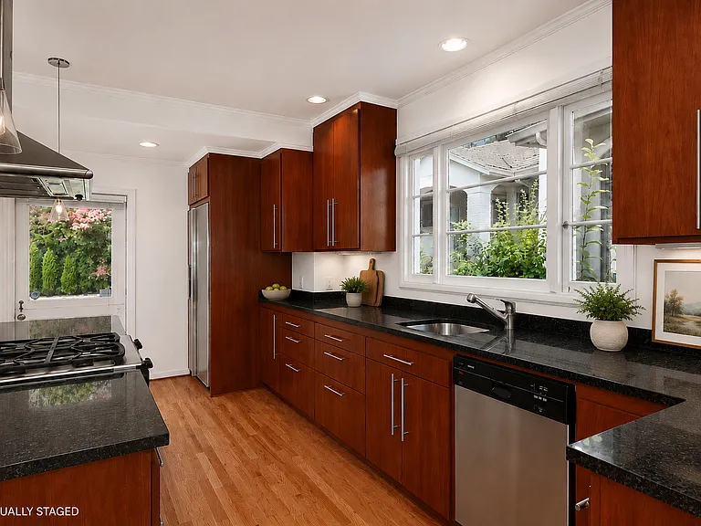 Kitchen to front garden entrance