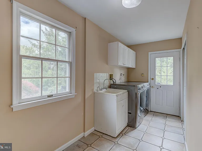 42 Ellsworth Dr — Photo 20