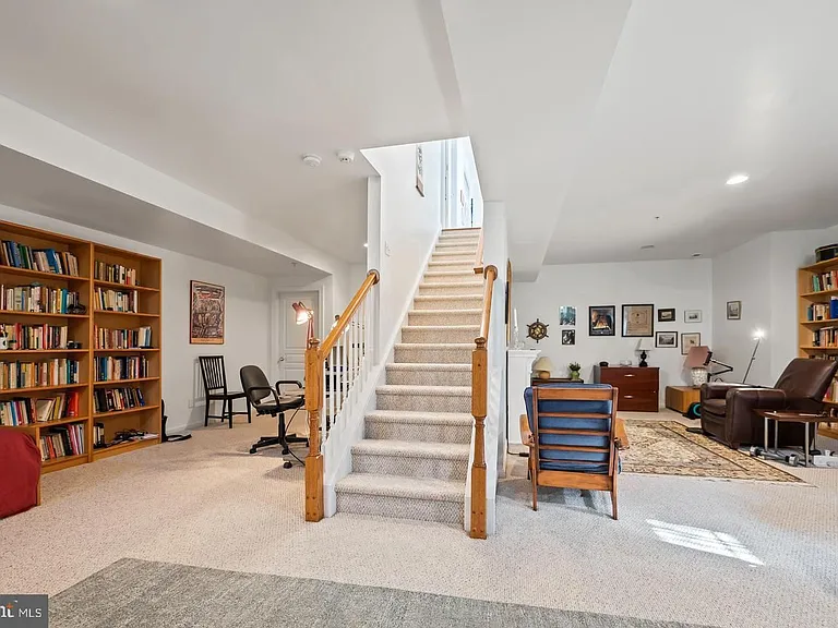 304 Arthur Ct — Photo 22