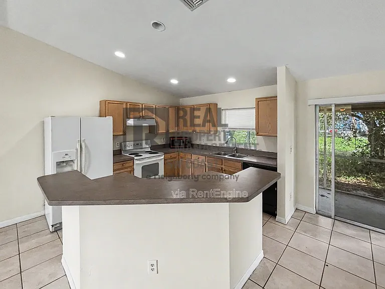 127 John Ave S — Photo 3