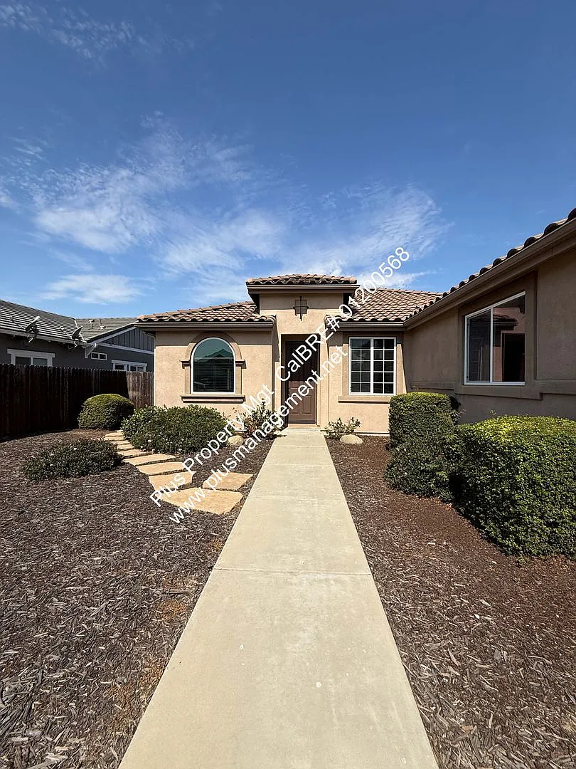 Beautiful Legacy at La Ventana Single Story Home near the 101 Frwy/Marian Hospital — Photo 2