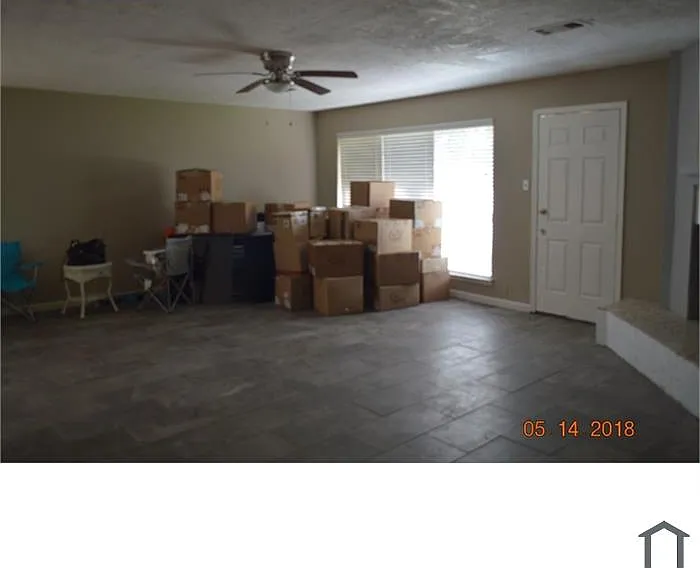 5 bed, 2950 sqft, $2,450 — Photo 2