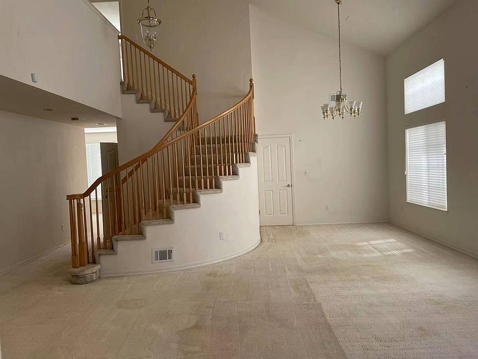 2nd image of 7888 Pineville Cir