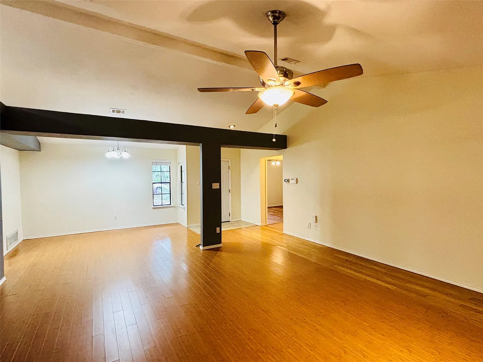 4 bed, 2.0 bath, 1867 sqft, $2,200 — Photo 4