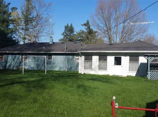 7761 N Sheridan Rd, Edmore, MI 48829