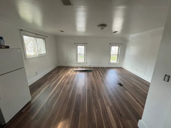 58 Pleasant Ave, Hamburg, NY 14075