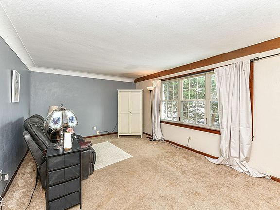 4th image of 1500 W McKenzie Rd