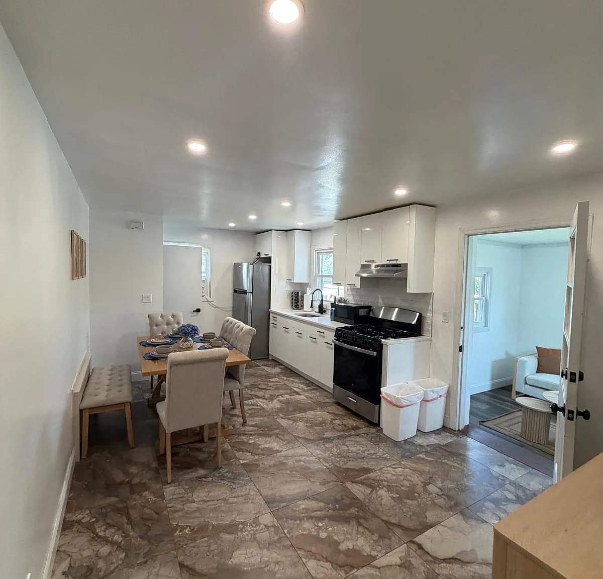 3 bed, $4,000 — Photo 2
