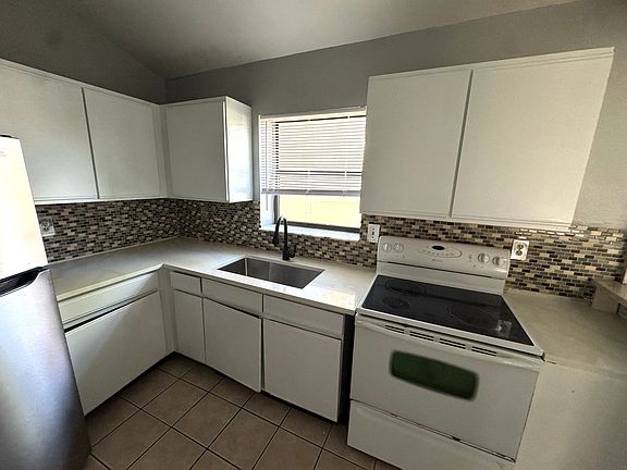3rd image of 621 Caribou Ct