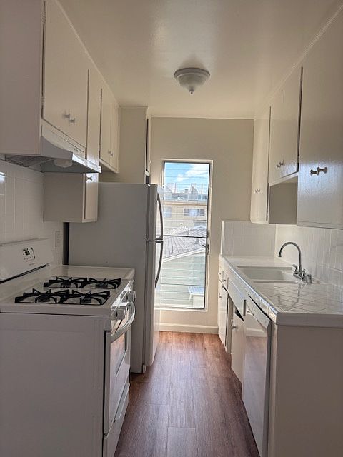 1st image of 2656 S Barrington Ave APT 4