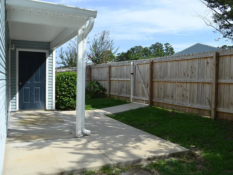697 Timberwood Cir E — Photo 10
