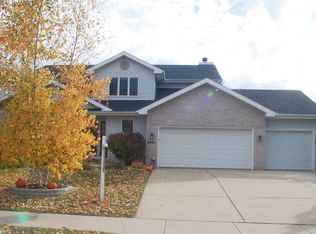 8421 Oakmont Dr, Madison, WI 53717