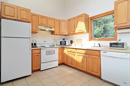 3rd image of 44 Wood Dr