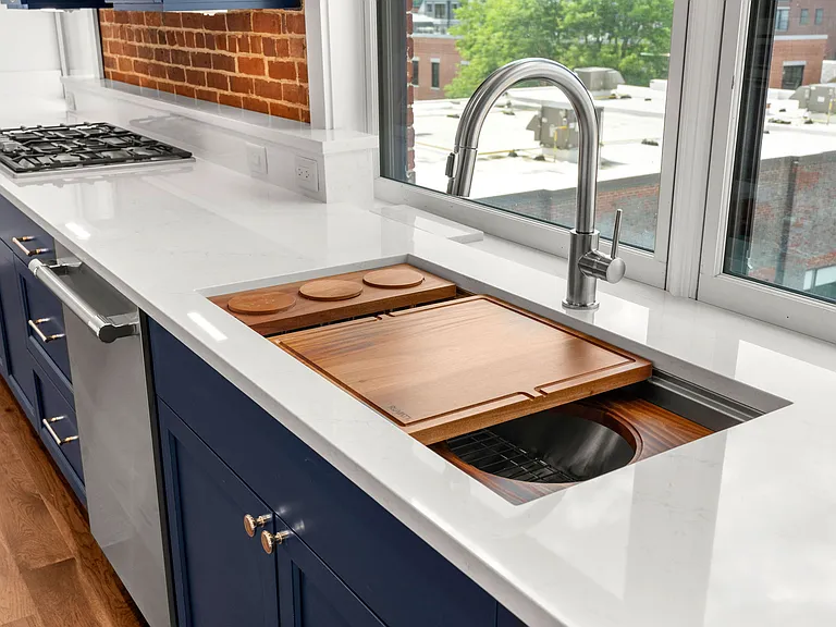 Grand Workstation sink for Entertaining