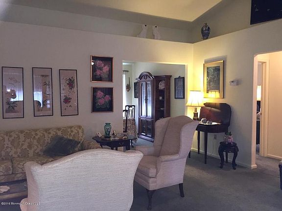 4th image of 892C Stratford Ct
