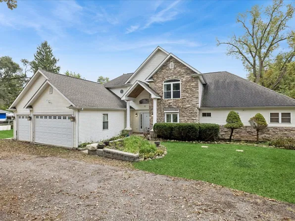 2119 Hillside Ter, Cary, IL 60013