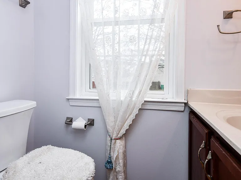 156 Barnsfield Ct — Photo 10