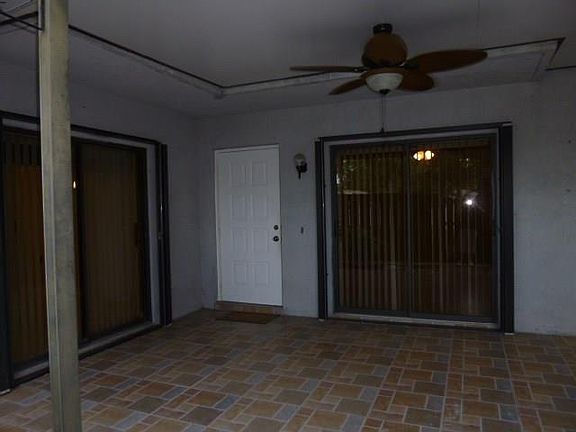 4th image of 403 SE Castle Ct #C