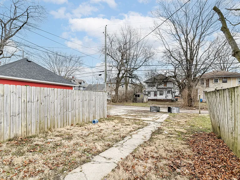 3041 Broadway St — Photo 33