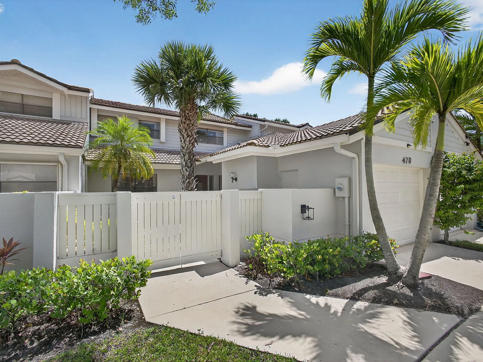 3 bed, 2.0 bath, 1818 sqft, $9,500 — Photo 4