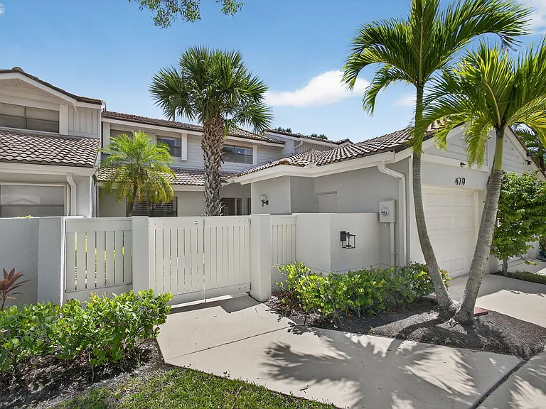 479 Prestwick Cir — Photo 4