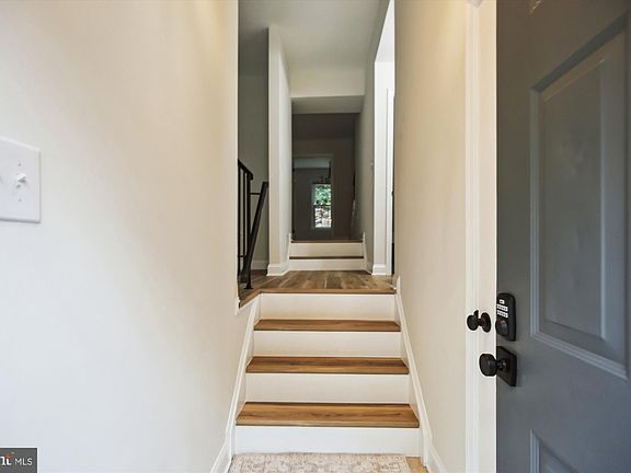 3rd image of 4794 Gainsborough Dr