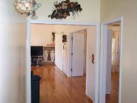 5th image of 4460 W Arthur Ave