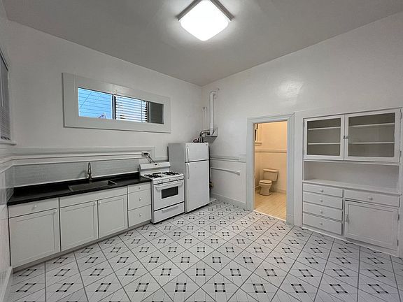 4th image of 2101-2013 Golden Gate Ave #851-855