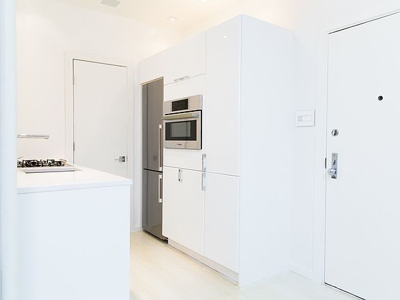 4th image of 138 W 10th St #5