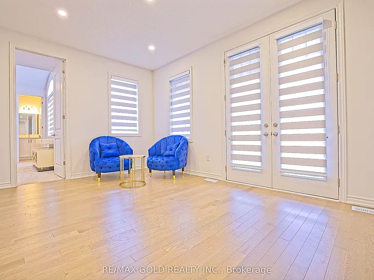 19 Marigold Blvd — Photo 34
