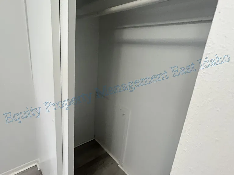 1070 McKinley Ave — Photo 25