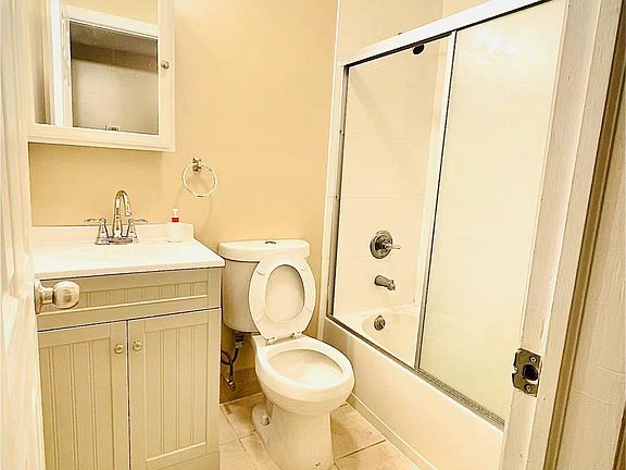 5th image of 1321 Rockland Ave #1F