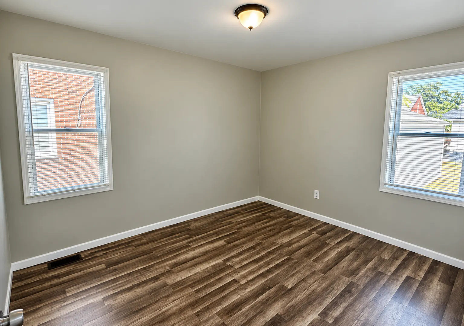 3 Bedroom Bungalow Single- Family Home for Lease! — Photo 4