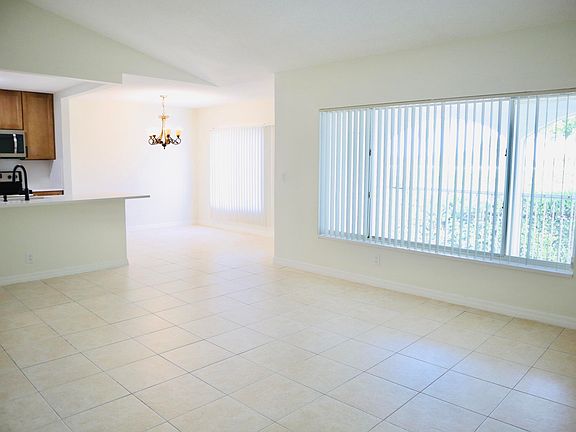 3rd image of 815 W Boynton Beach Boulevard #7-204