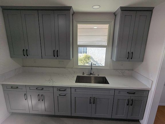 3rd image of 2514 W Cedarwood St