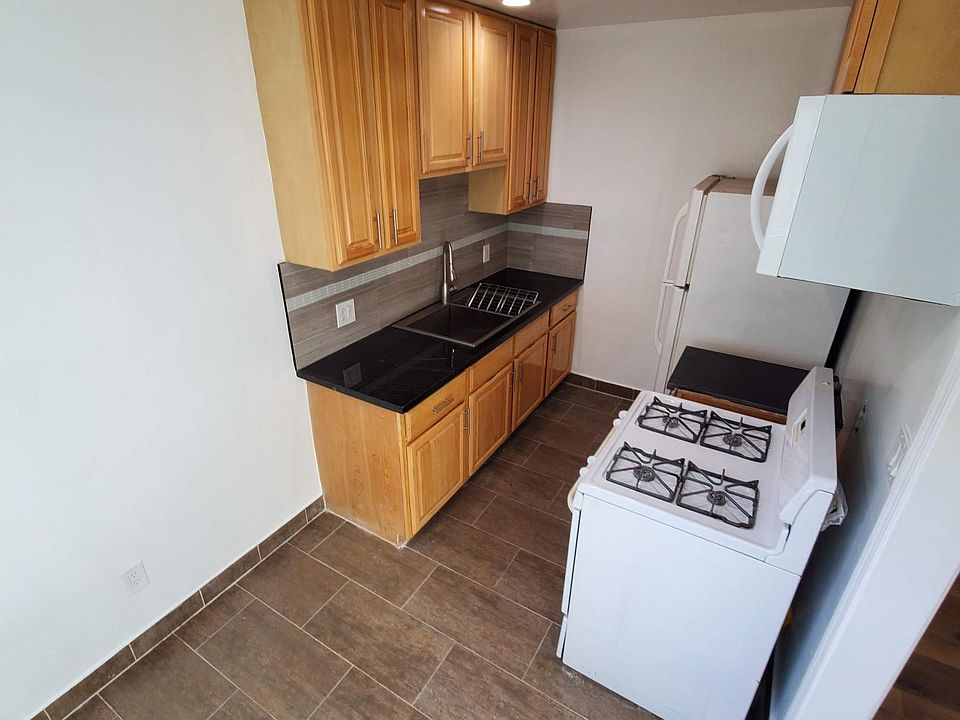 2nd image of 3276 Monette Pl APT 6
