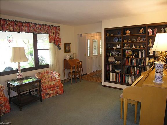 5th image of 247 Moorewood Ave