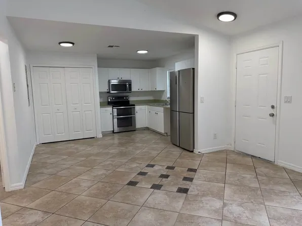 4647 28th St SW, Lehigh Acres, FL 33973