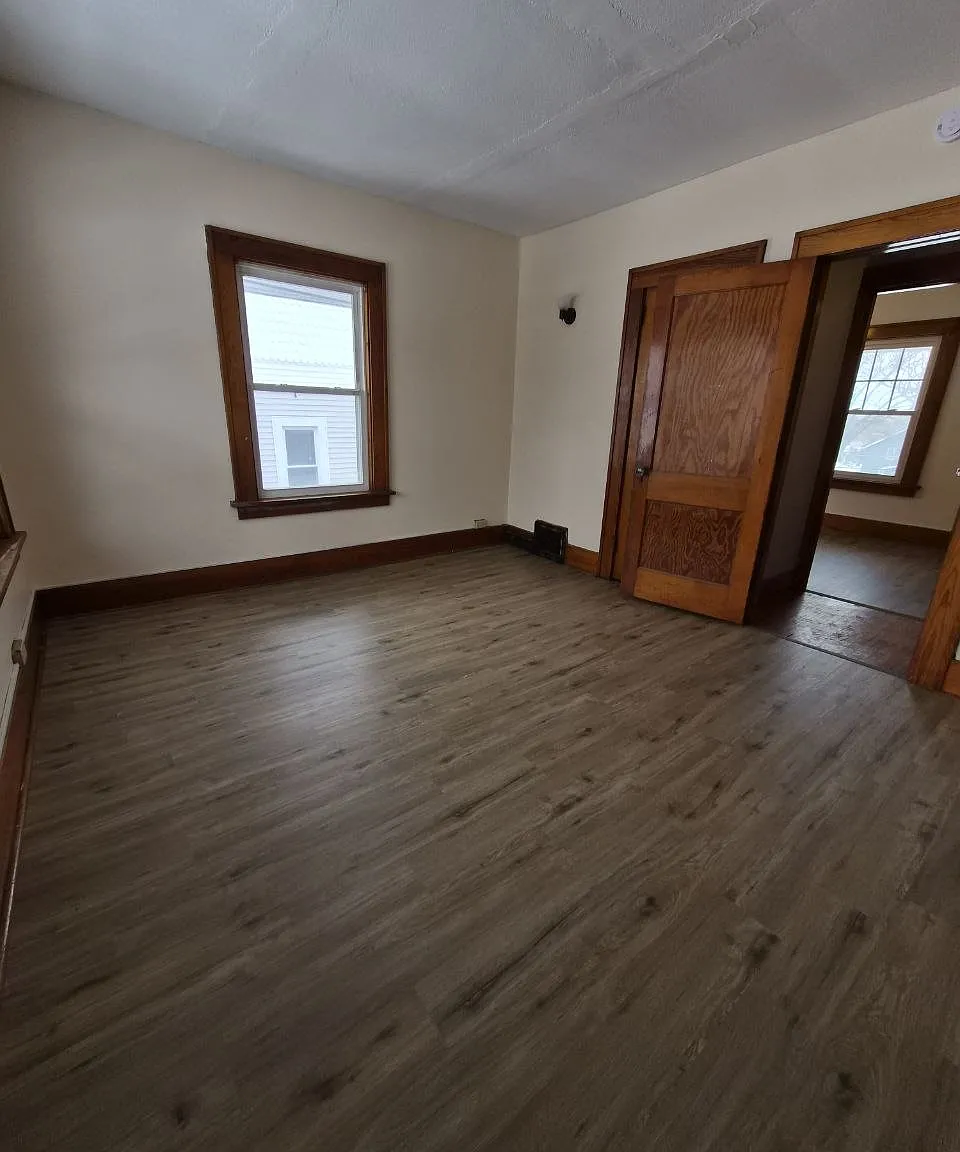 3 bed, 2.5 bath, 1450 sqft, $1,100 — Photo 3