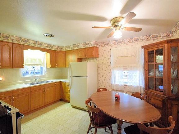 5th image of 3319 Center Dr