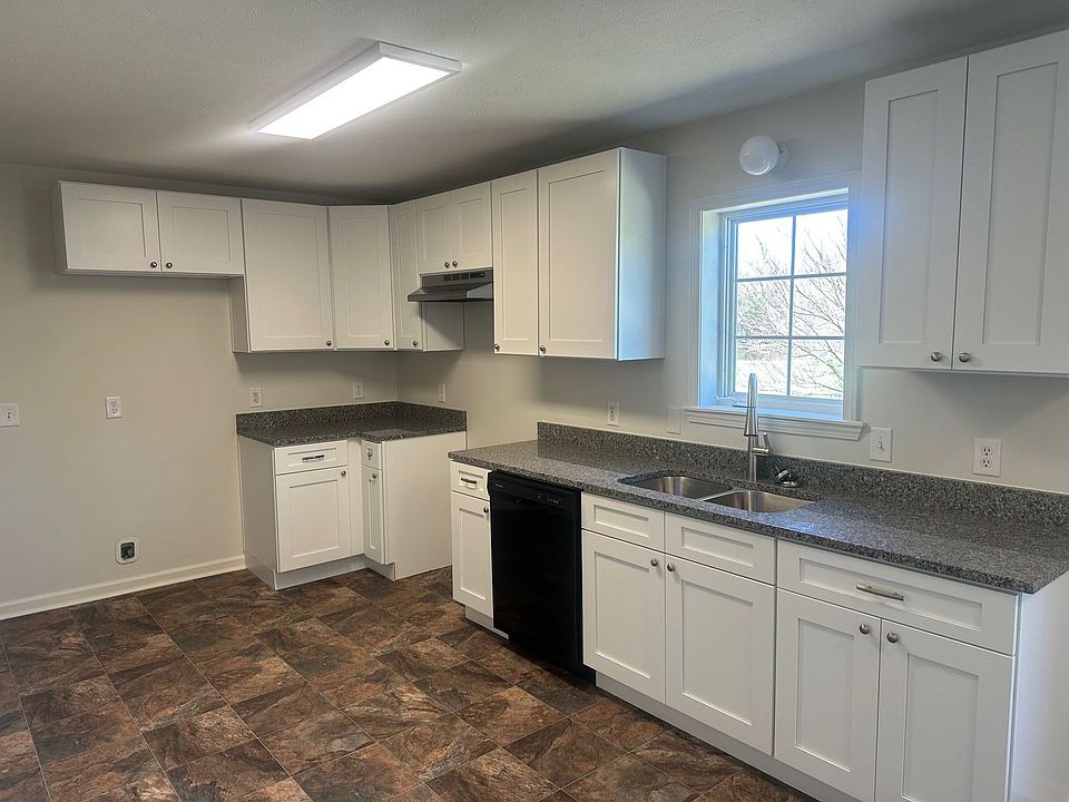 2nd image of 11 Crestview Ln