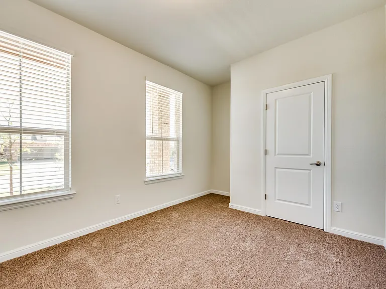 9113 Sycamore Leaf Dr — Photo 17
