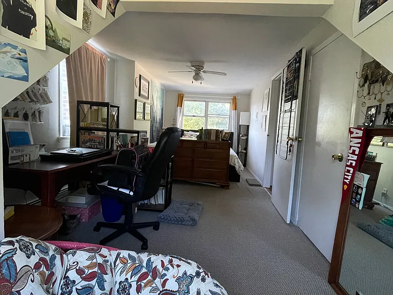 Henry St — Photo 3
