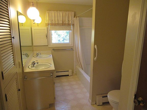 2nd image of 3125 Devereux Dr