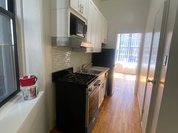 5th image of 221 E 32nd St #1