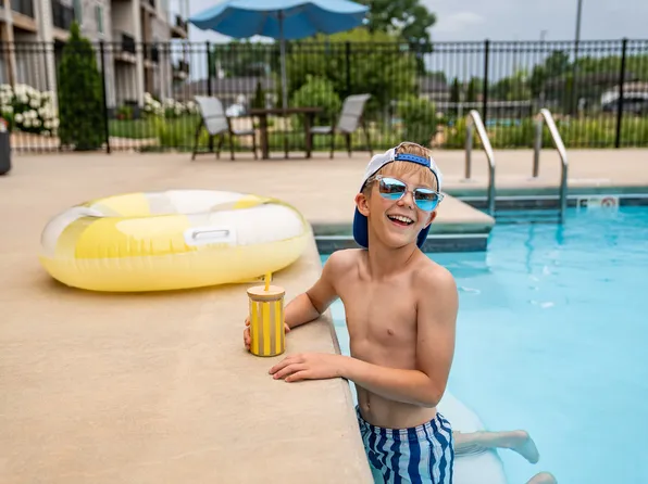 Monarch, 611 W Sunset St #422, Springfield, MO 65807