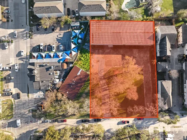 911 Fisher St, Houston, TX 77018