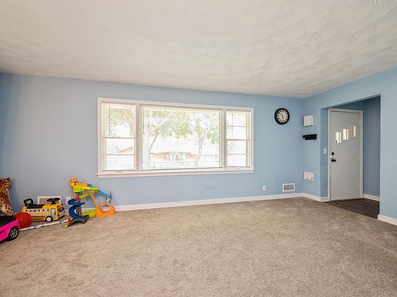 4th image of 1470 Kent St