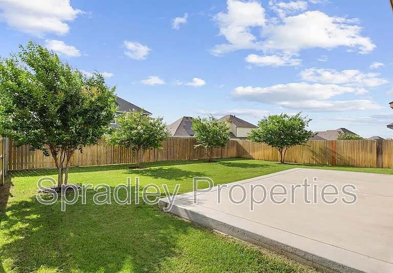 1925 Bayou Wood Ln — Photo 24